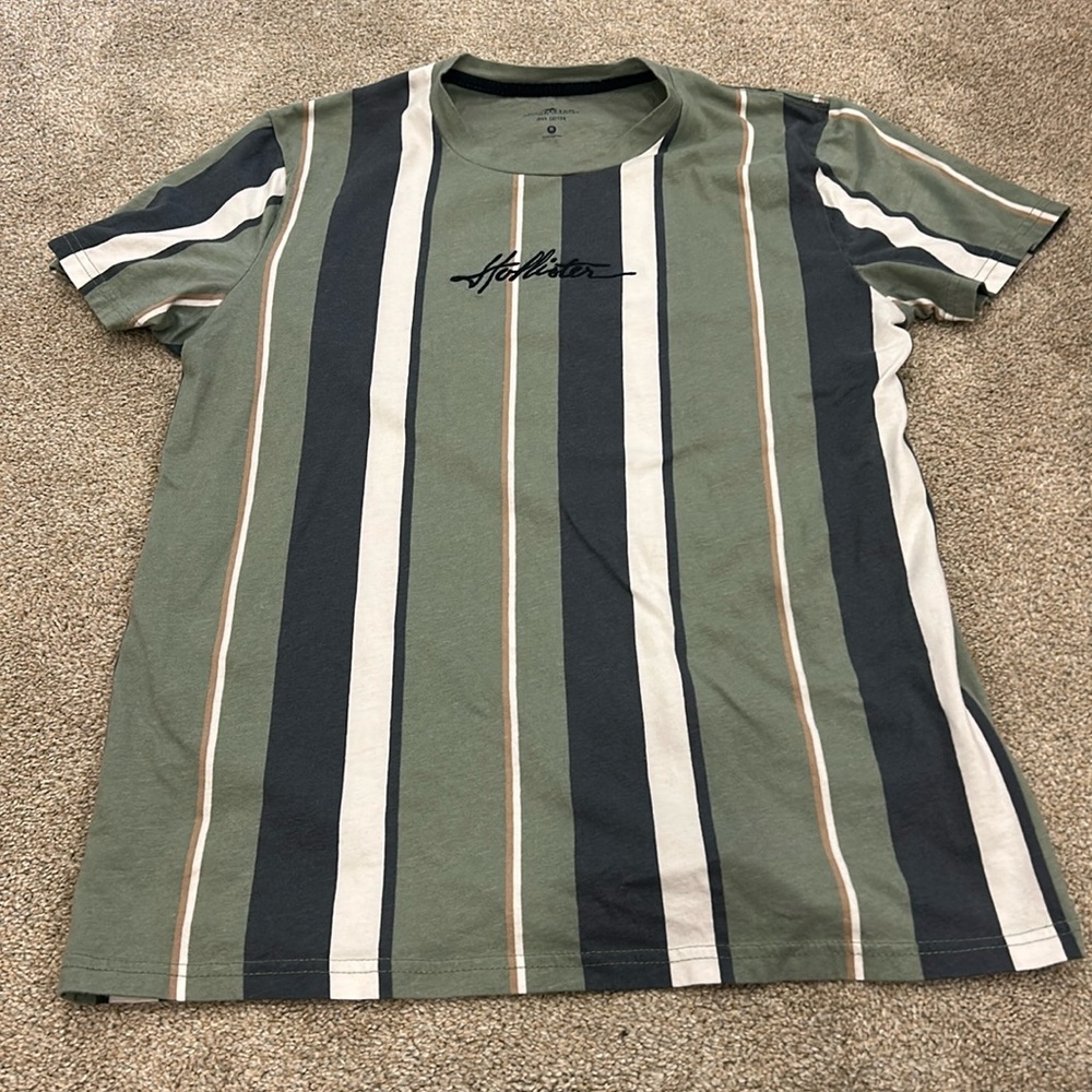Hollister tshirt